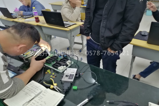 许昌小白锁匠上哪学技术靠谱？