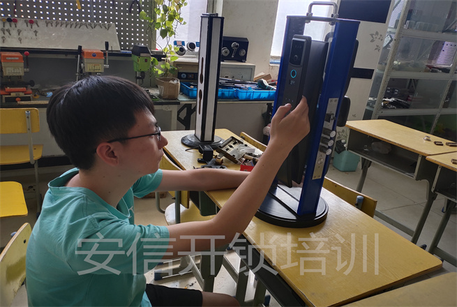 内乡智能锁开锁修锁技术好学吗？